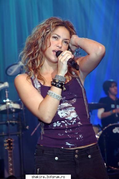 daca vreti sa aveti unele albume ale shakirei sau de la alti artisti puteti intra
pe   si nu trebe