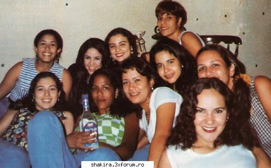 Poze cu familia - Shakira surorile ei si niste prietene - Shakira's Pics