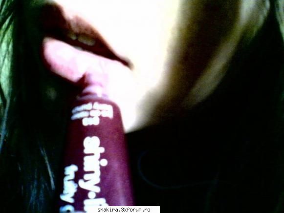 Poze cu voi - "a girl needs her lipgloss" ;;) - Introducere