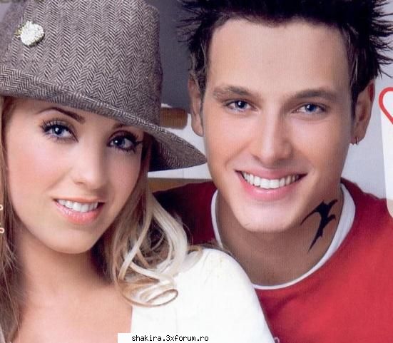 Shakira VS. Anahi (RBD) - ink o poza cu Anahi :X aici e cu Santos (din - Shakira VS.
