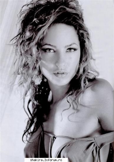 Shakira VS. Barbara Mori - nuh p boone,chiar imi place moolt d ea.sh o admir - Shakira VS.