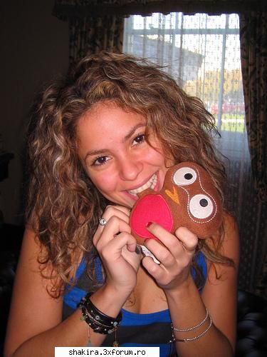 Shakira Vs. Dulce Maria - si cu shaki una....:D - Shakira VS.