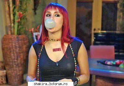 Shakira Vs. Dulce Maria - e fff dragutza....sh ma simt mai apropiata d ea - Shakira VS.