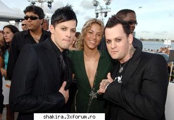 Shakira cu alte vedete*poze* - green day mi se pare - Shakira's Pics