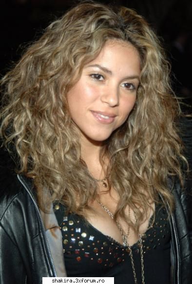 Shakira insarcinata?????? - nu cred altfel cum ar fi putut sa cante live in - News about She