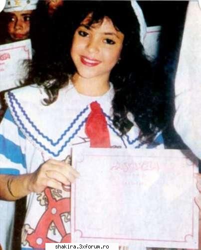 Shakira mica - asta e cool originala - Shakira's Pics