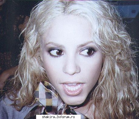 Shakira poze amuzante - Shakira_girl13 - Shakira's Pics