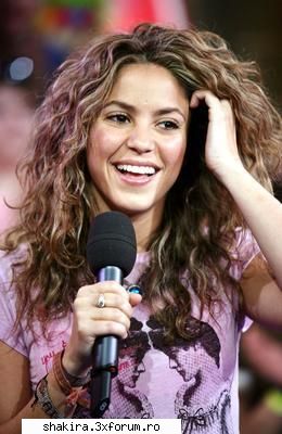 Shakira poze amuzante - Shakira_girl13 - Shakira's Pics