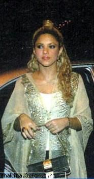 Shakira poze amuzante - cred ca era la o petrecere de Halloween.....:D - Shakira's Pics