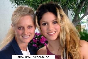 Shakira poze cu fani - Cam uaratica fana :( - Shakira's Pics
