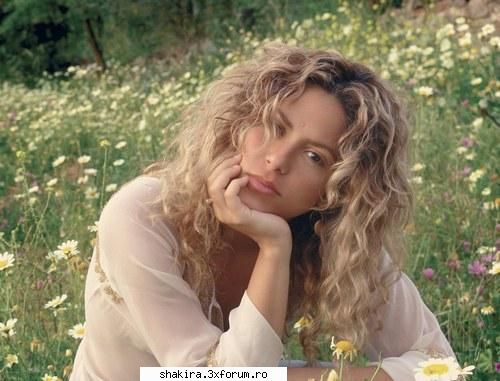 Shakira trista - shaky ingandurata - Shakira's Pics