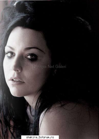 Shakira vs. Amy Lee - ink o poza cu amy - Shakira VS.