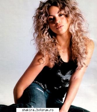 Shakira vs. Avril Lavigne - Eu o aleg in continuare pe Shakira.E mai naturala - Shakira VS.