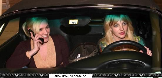 Shakira vs. Britney Spears - ice_angel - Shakira VS.