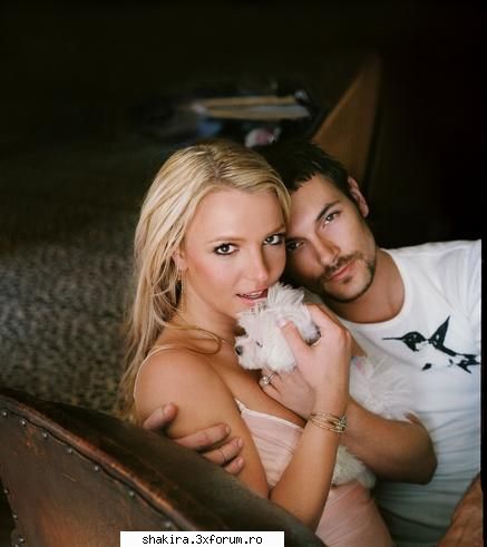 Shakira vs. Britney Spears - poza asta e istorie bleah,hate parazitu' d K-Fed - Shakira VS.