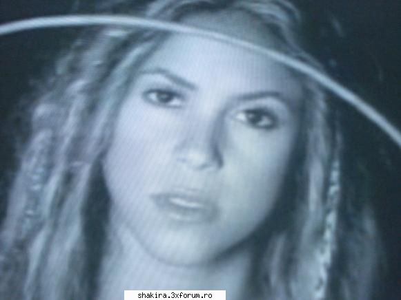 Shakira vs. Christina Aguilera - bn...eram km impotriva ei..k dah...concurentza e - Shakira VS.