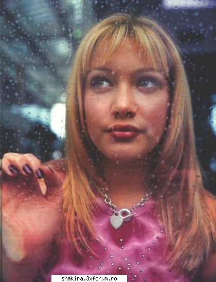 Shakira vs. Hilary Duff - oky,gandeste'te pan' pun eo poze cu ea - Shakira VS.