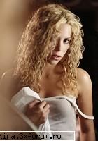 Shakira vs Kelly Clarkson - eu o aleg pe shakira.... mi se pare k shakira e - Shakira VS.