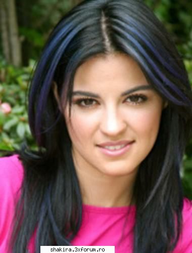 Shakira vs Maite Perroni - aici imi plc doar suvitele ei albastre - Shakira VS.