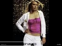 Shakira vs. Maria Sharapova - va las doua poze with maria: 1: reclama la nike - Shakira VS.